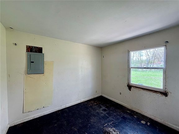 5th image of 6112 Carmin Ave