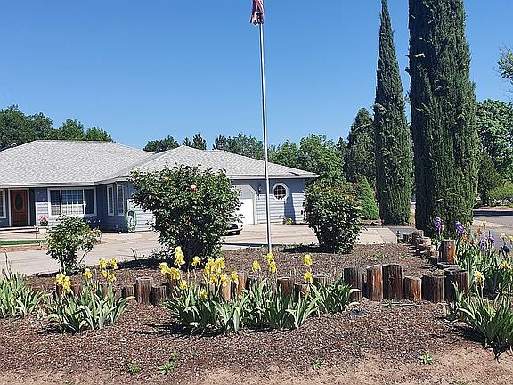 Looking at Poplar DR side