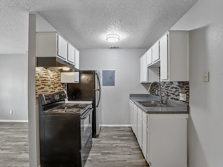 Running Brook Apartments — Photo 5
