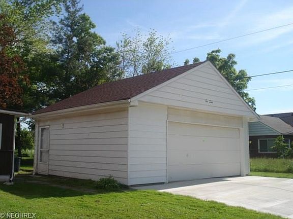 2nd image of 660 Hemlock Dr