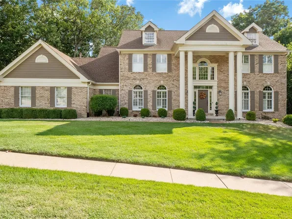 17720 Hornbean Dr, Chesterfield, MO 63005