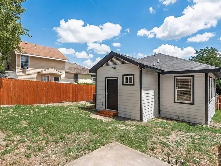 447 W Clarendon Dr — Photo 10