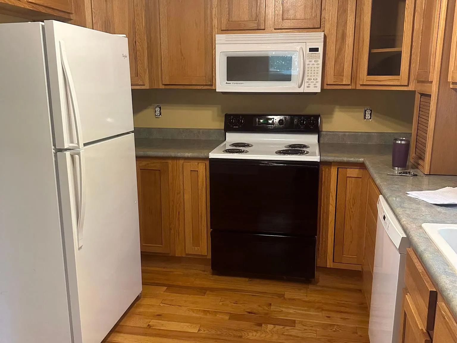 2 bed, 900 sqft, $1,200 — Photo 2