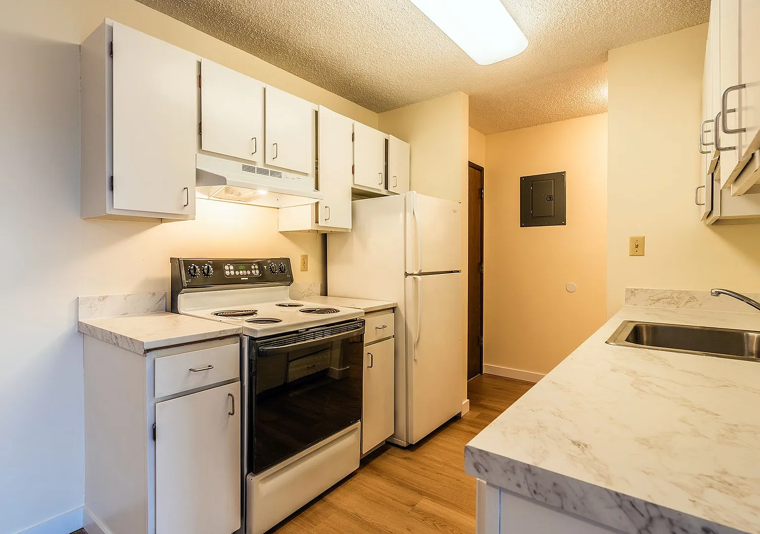Galleon Apartments — Photo 4