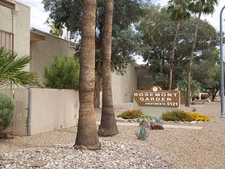 Rosemont Garden Apartments — Photo 9