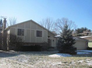 1561 Knob Hill St, Commerce Township, MI 48382