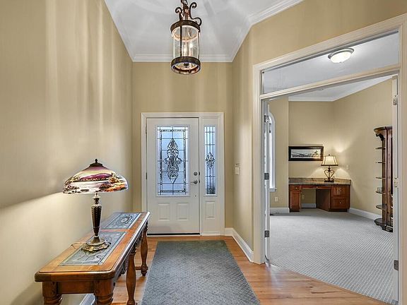 2nd image of 369 Bay Laurel Ln