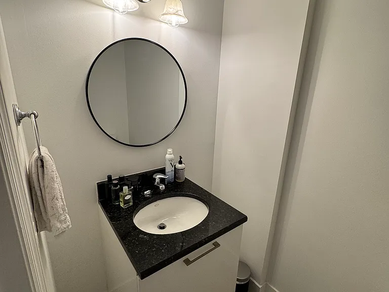 Half bathroom - Convenient half bathroom located on the first floor. Ideal for guests and easy access without having to go upstairs.