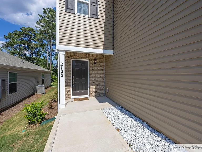 2128 Elmridge Rd — Photo 2