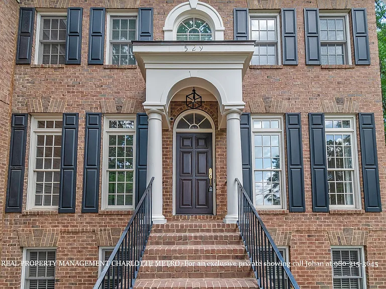 529 Queens Rd — Photo 6