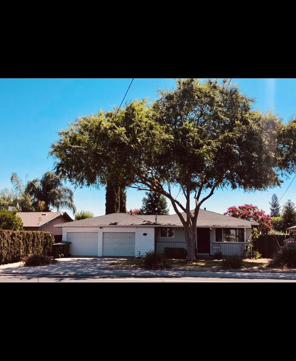 728 N Stockton Ave — Photo 1
