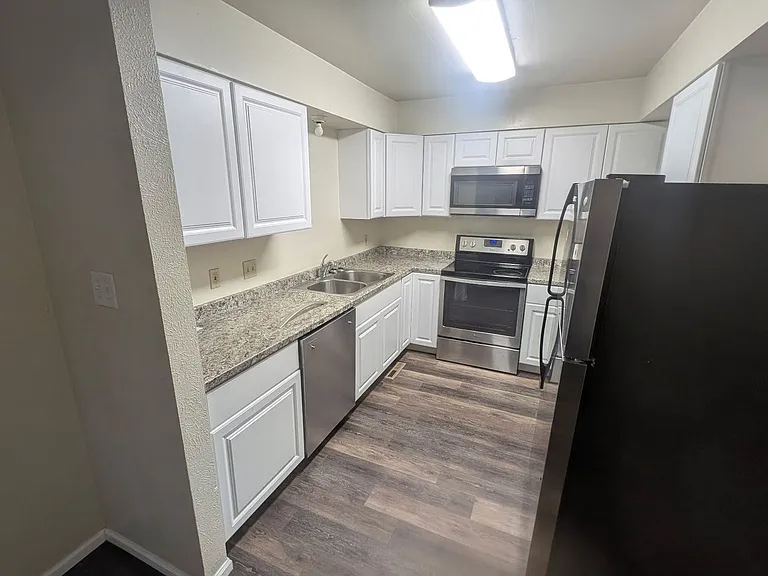 226 Waverly Ave — Photo 12