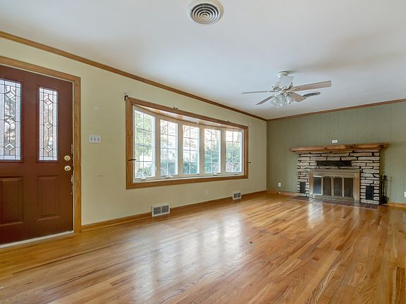 2nd image of 525 Victory Ave