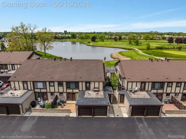 1089 Country Club Dr, Saint Clair Shores, MI 48082