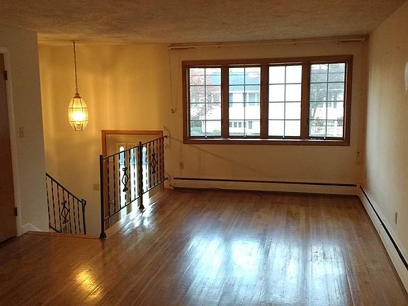 4th image of 3 Leonard Dr #0