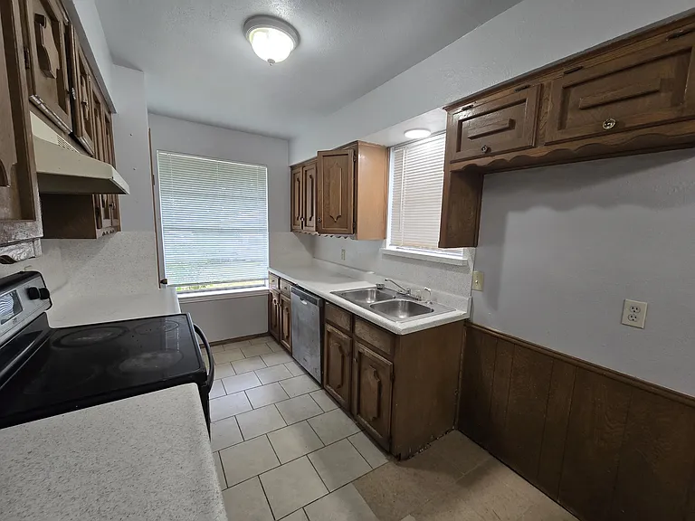 509 Arbor Ln — Photo 4