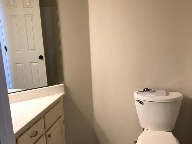 800 N Laurel Ave — Photo 18