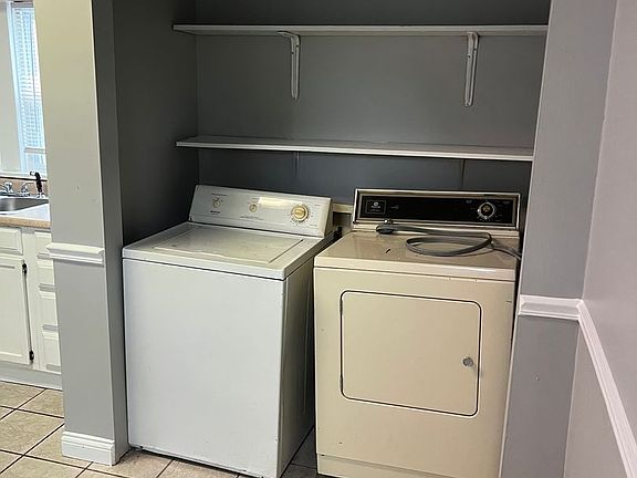 4th image of 1028 W Bethel Ave