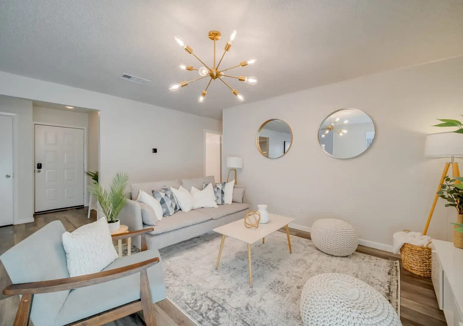 Spacious 4BR Retreat w/ Hot Tub Comfort in Plano — Photo 1