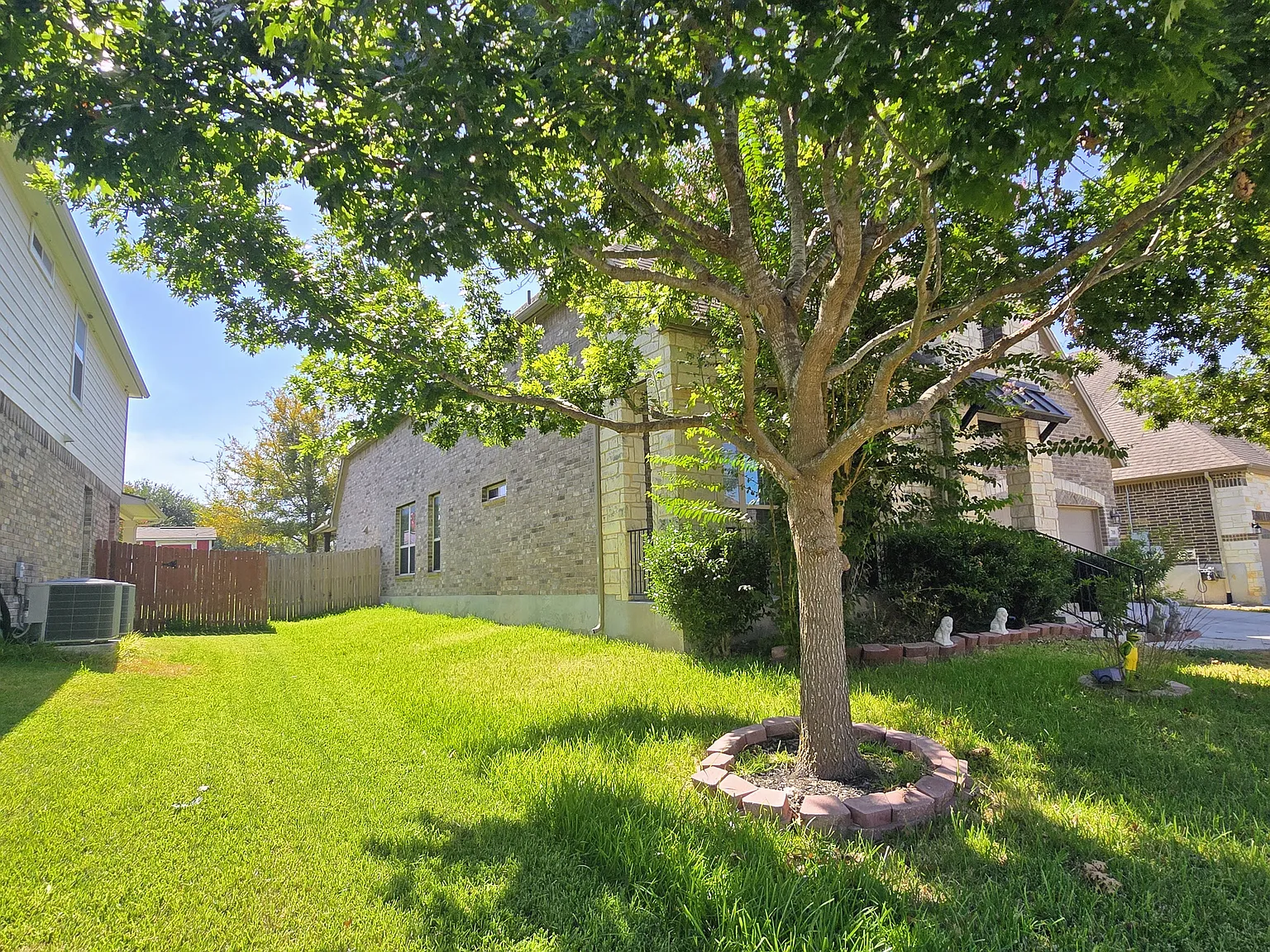 3 bed, 2758 sqft, $2,700 — Photo 4