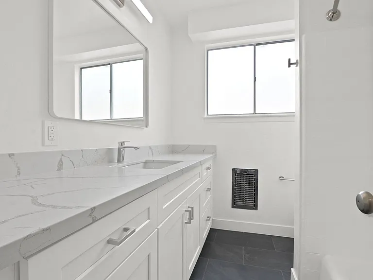 343 Palos Verdes — Photo 24