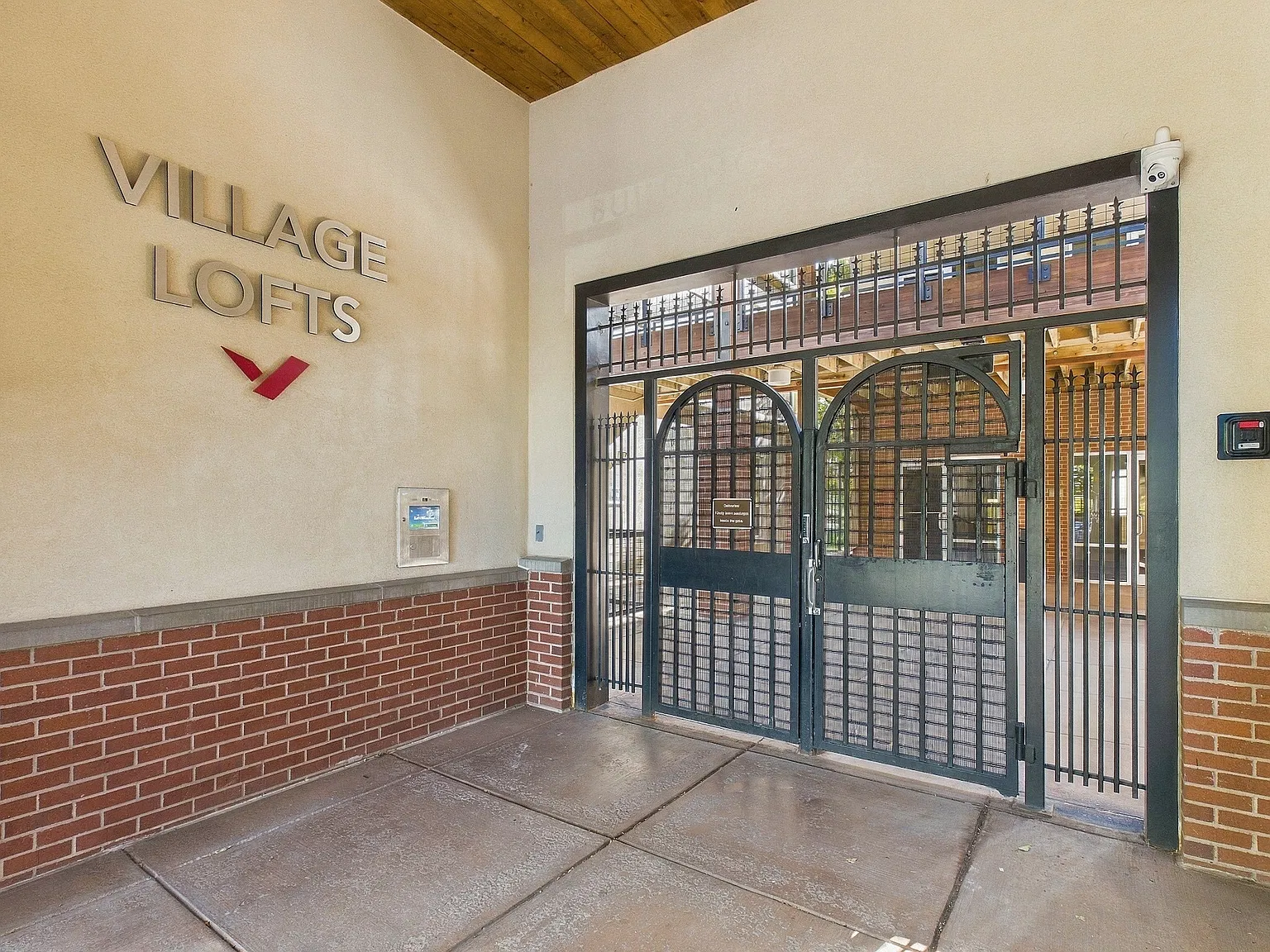 2 bed, 957 sqft, $2,100 — Photo 2