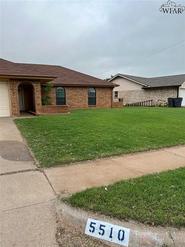 3 bed, 2.0 bath, 1416 sqft, $1,950 — Photo 2