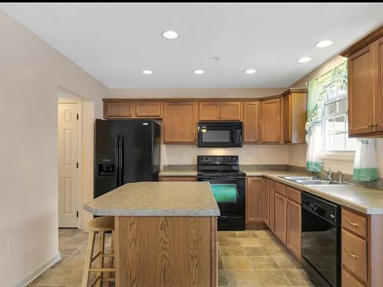 225 Persimmon Ln — Photo 20