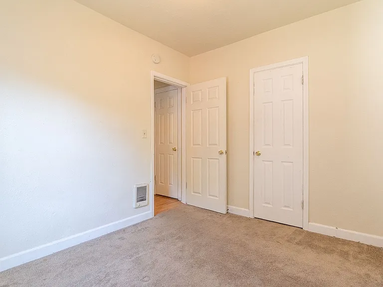 5130 N Williams Ave — Photo 8