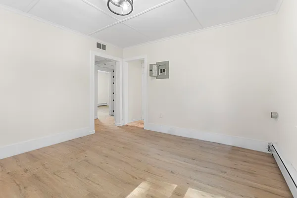 408 Arlington Ave N — Photo 9