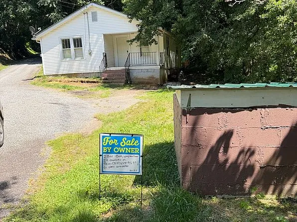 24 Dawnview Dr, Whittier, NC 28789