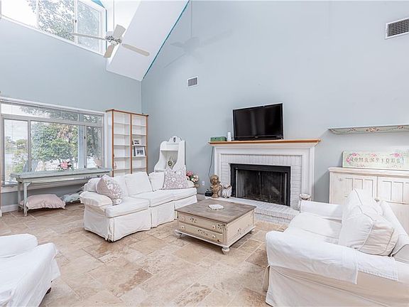 4th image of 860 Lake Catherine Dr