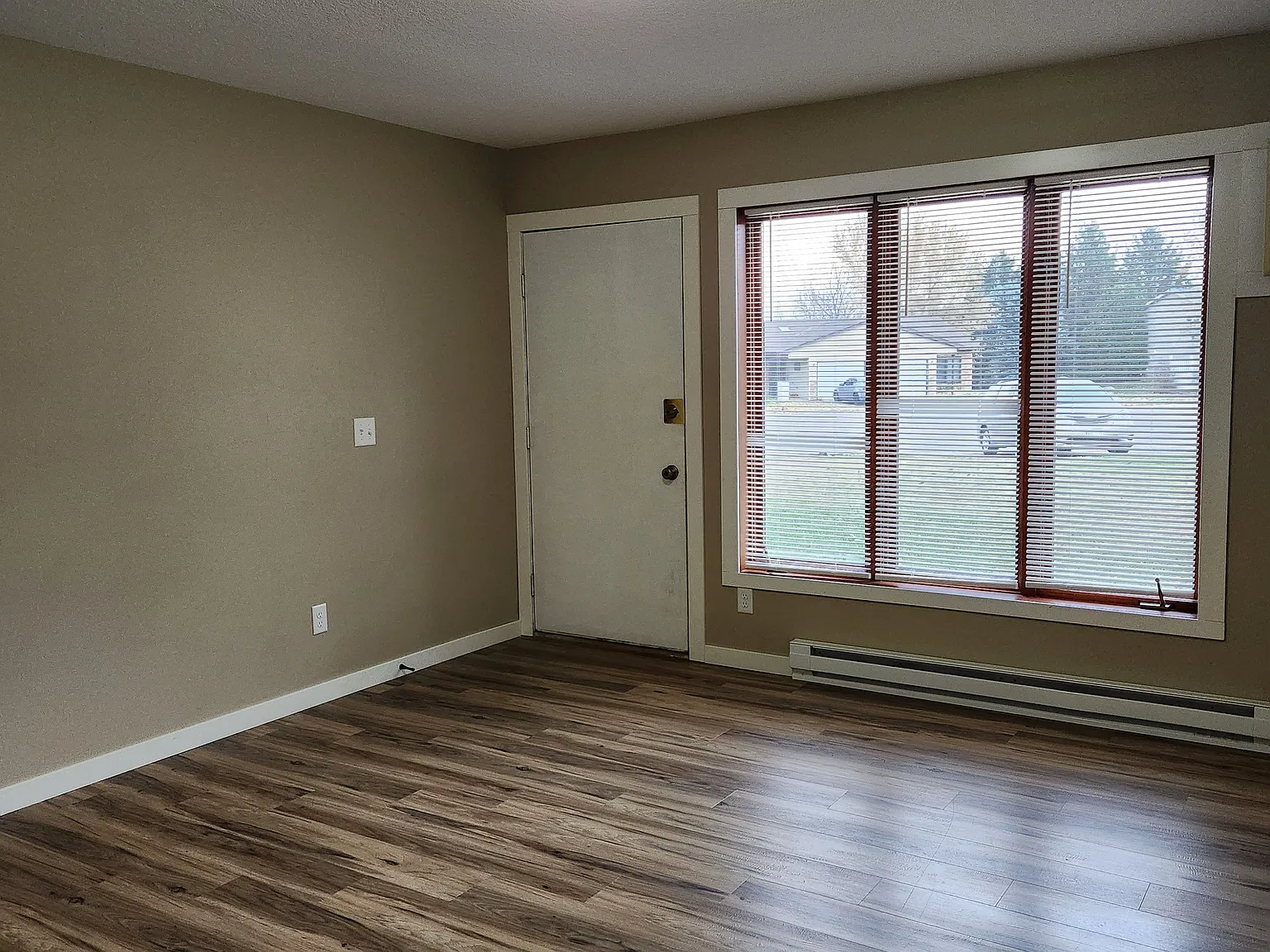 2 bed, 900 sqft, $1,350 — Photo 1
