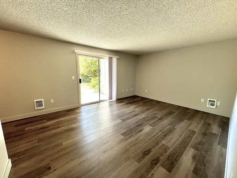 Bridgeport Terrace Apartments — Photo 39
