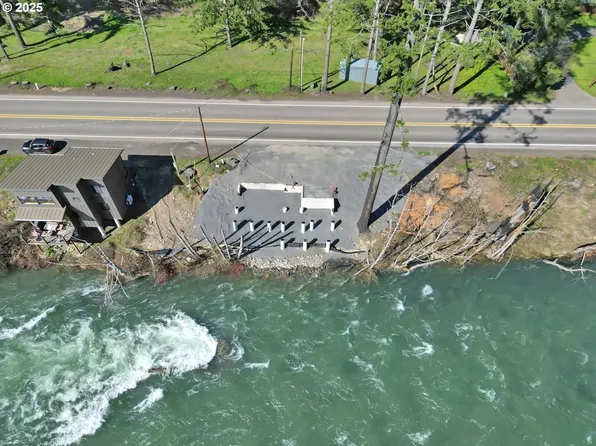 50018 McKenzie Hwy, Vida, OR 97488