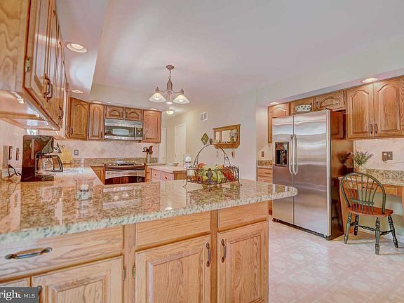 5th image of 1833 N Hamlet Pl