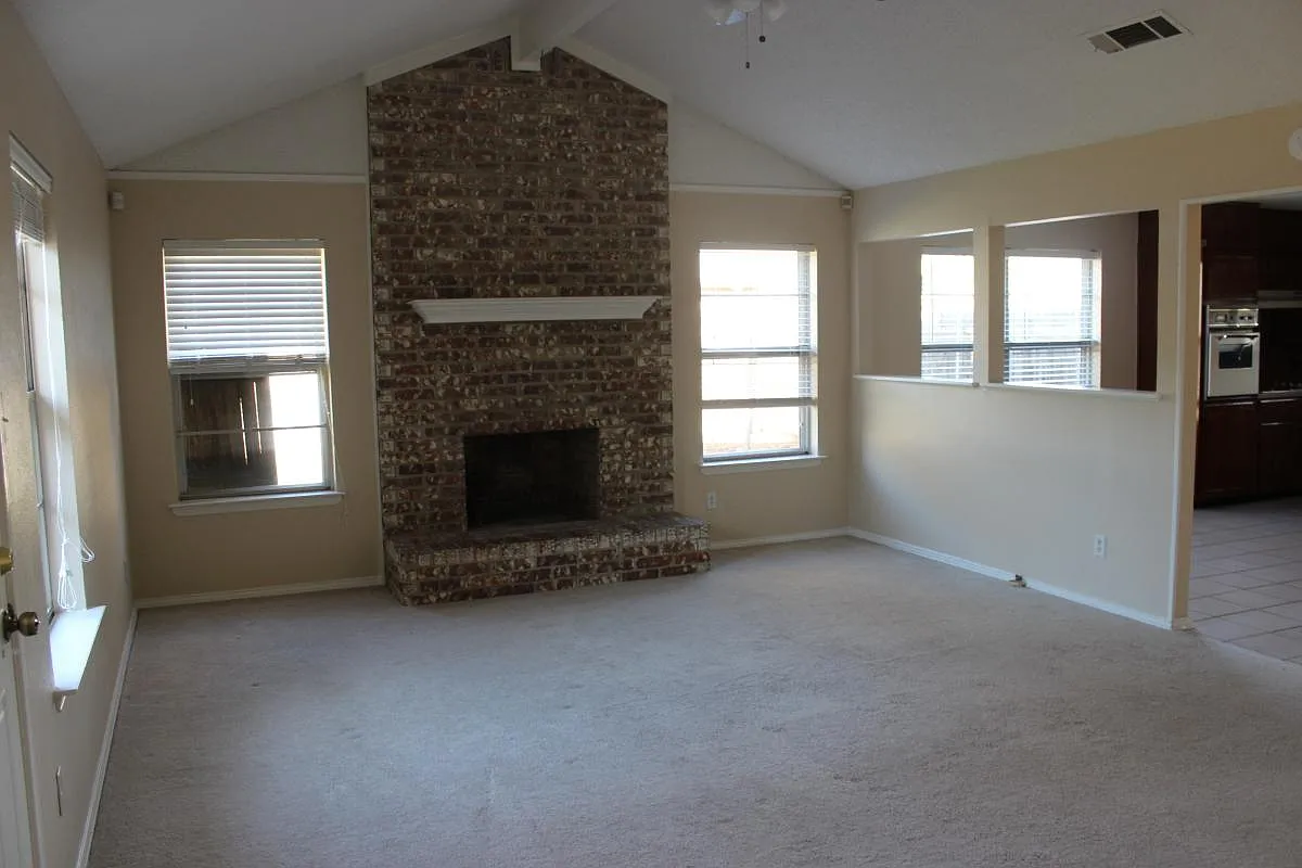 3 bed, 1573 sqft, $2,000 — Photo 4