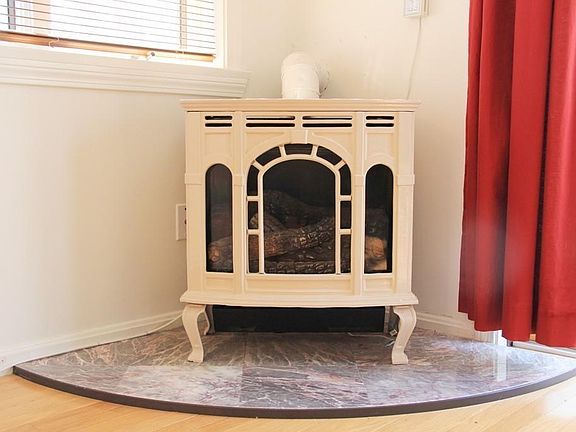5th image of 612 Essex Ave APT 11