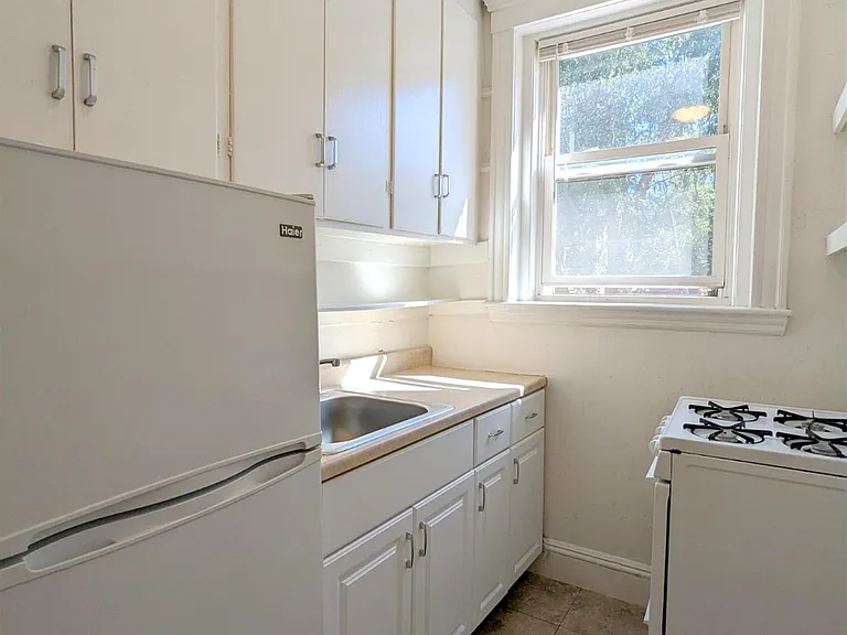 172 Maple St — Photo 11