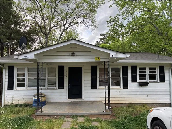 309 Crest Dr, Calhoun, GA 30701