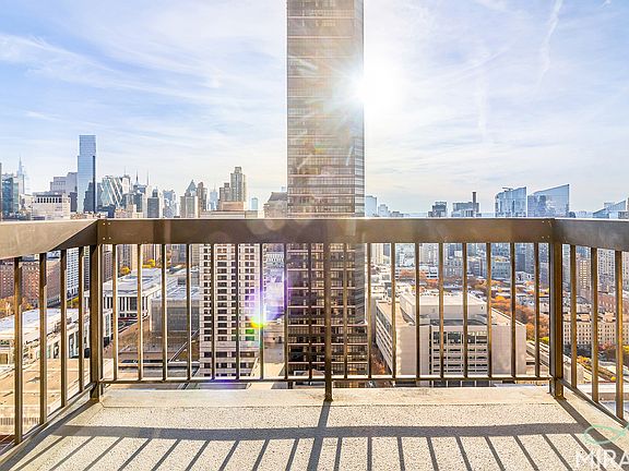 4th image of 145 W 67th St APT 28G