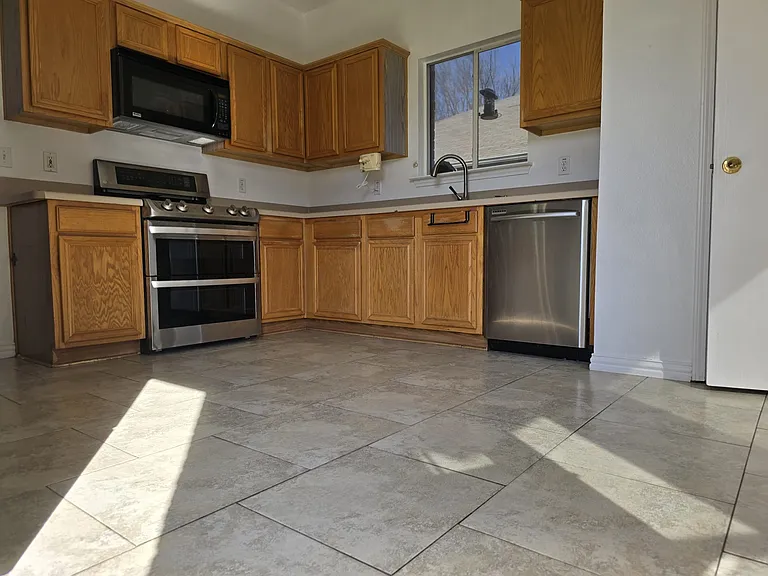 908 Shoal Creek Dr — Photo 8