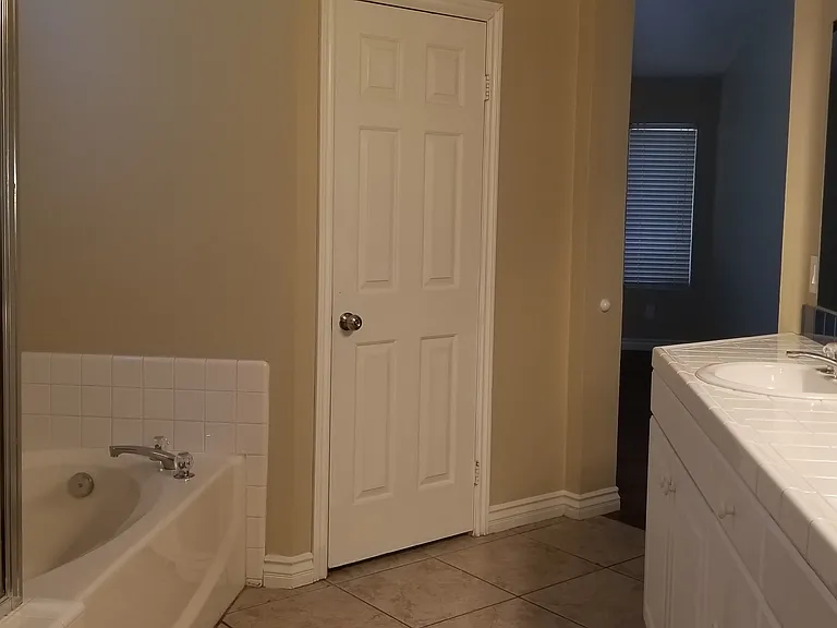 5638 Hunt Club Dr — Photo 10
