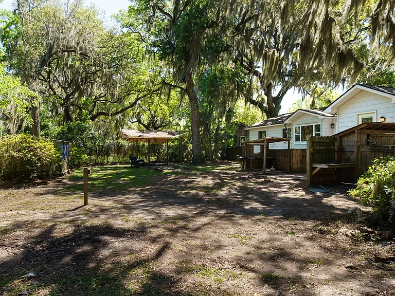 1606 Madrid Ave — Photo 41