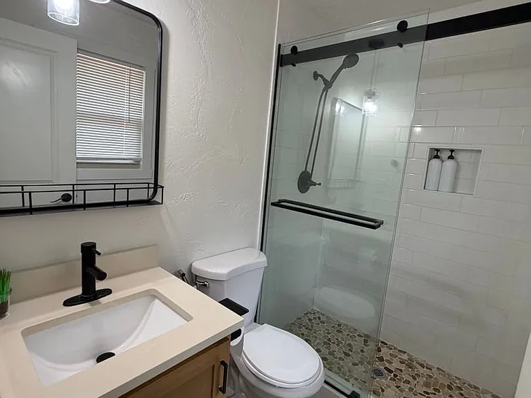 1232 W Berkeley St — Photo 5