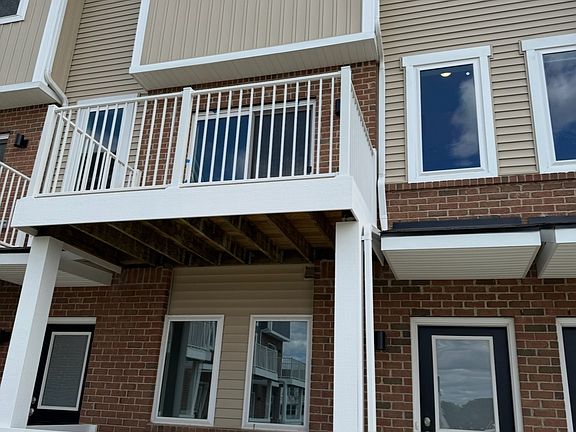 2nd image of 813 Canterbury Ln