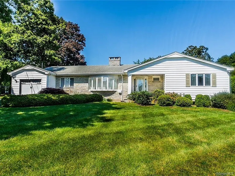 85 Admiral Dr — Photo 1