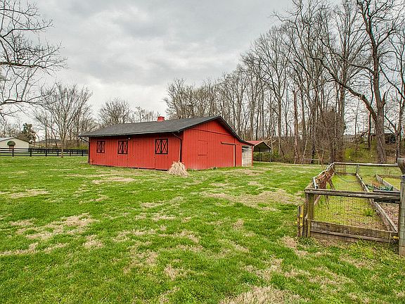 Horse Barn with 3 Stables