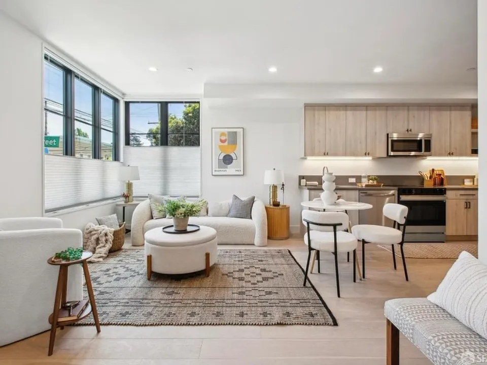986 S Van Ness Ave #201