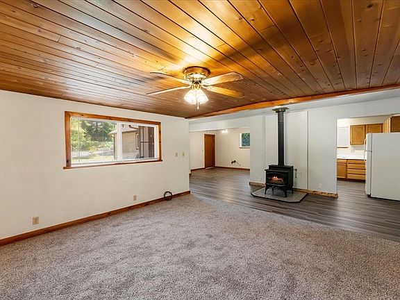 4th image of 19317 Maple Ave